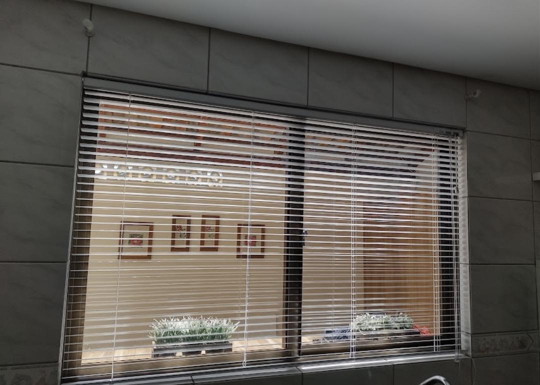 PERSIANA HORIZONTAL EM ALUMÍNIO